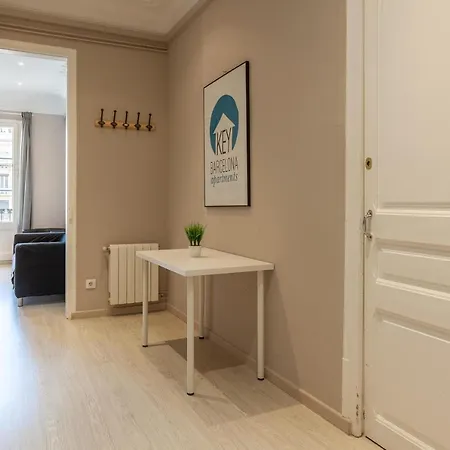 Key Bcn 3o2a 8p 4h Апартаменты *